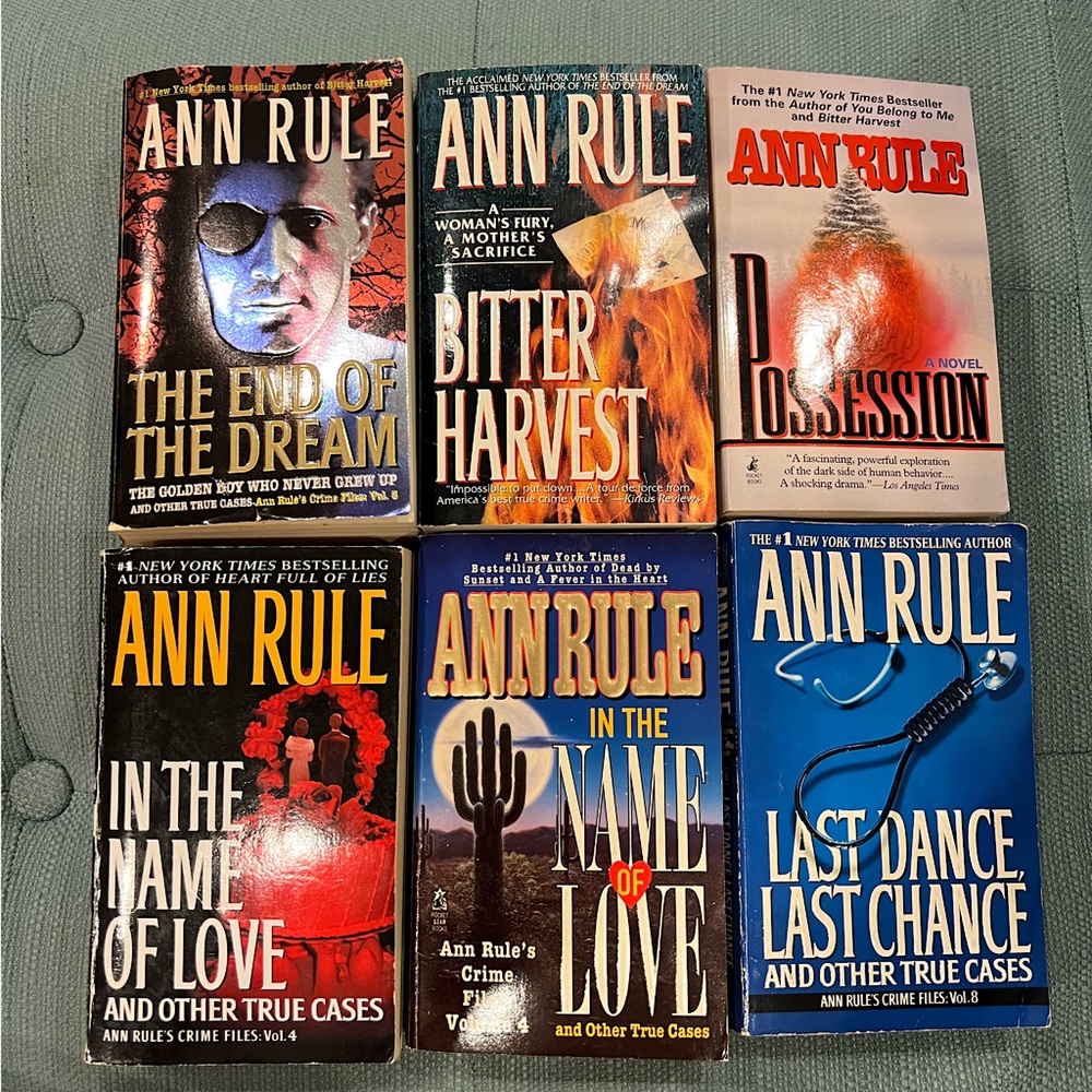 Set of 5 Ann Rule true crime books (+a bonus)